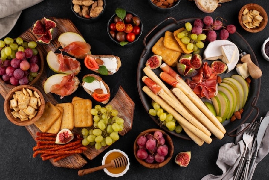 Comment composer une planche apéro charcuterie fromage ?