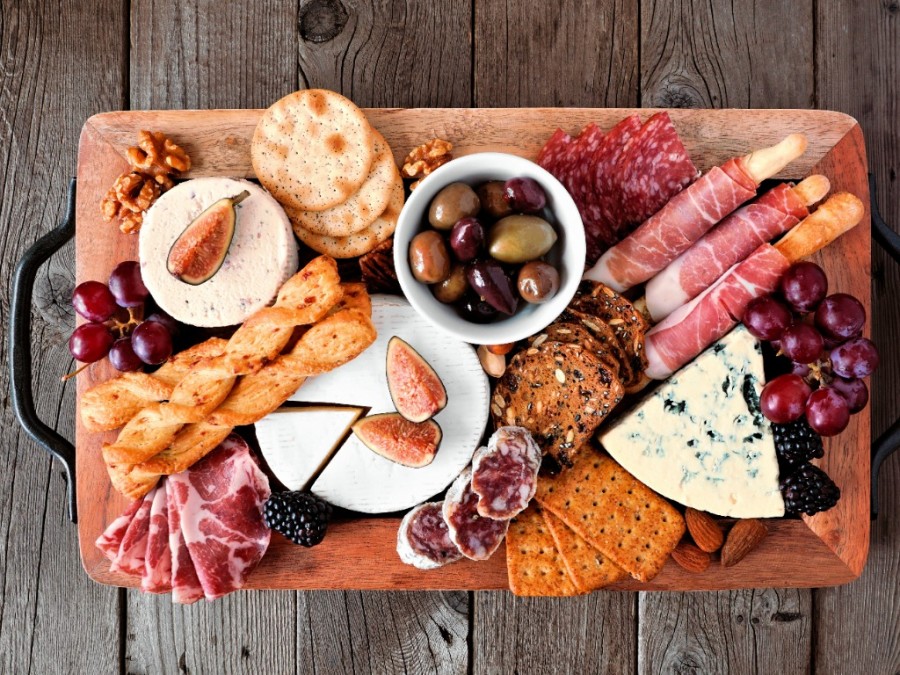 Comment créer une planche apéro charcuterie fromage irrésistible ?